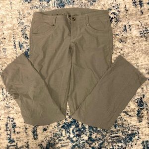 Kuhl Legendary Pant size 4 short in Sage